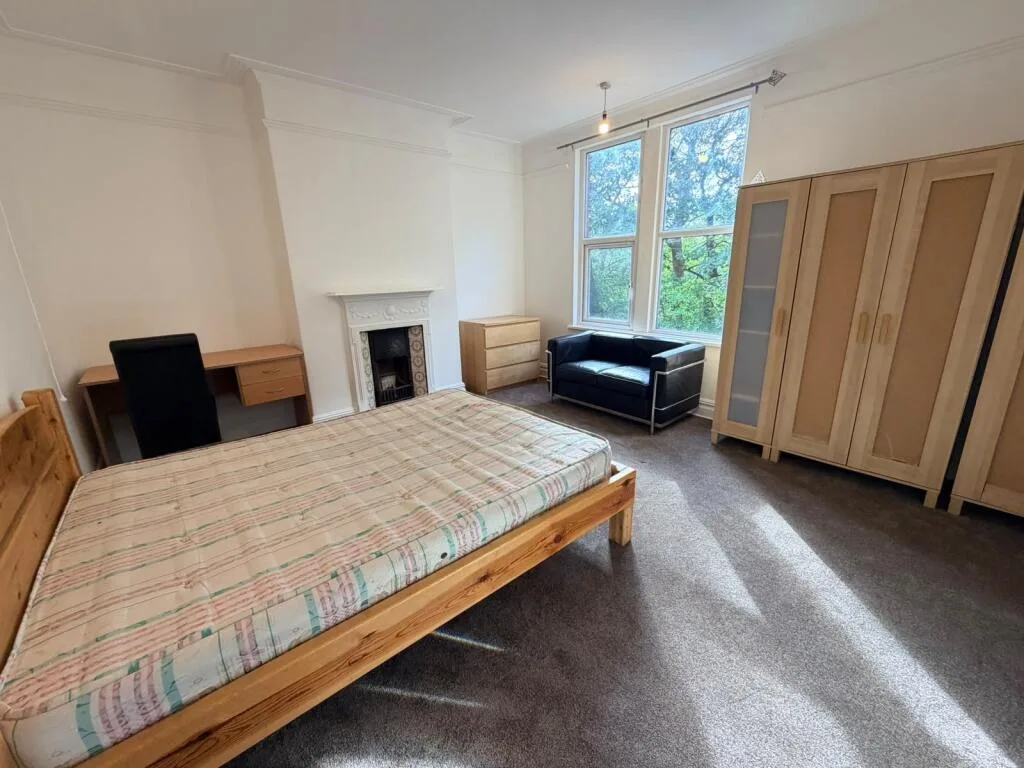 6 bedroom terraced house for rent