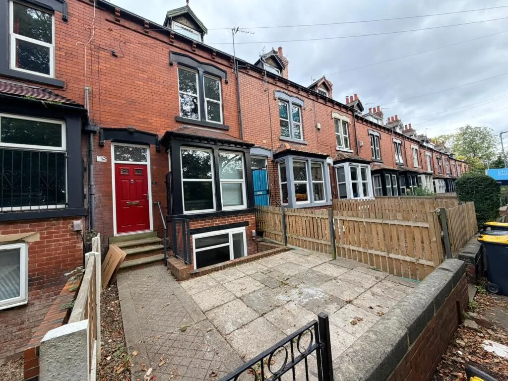 6 bedroom terraced house for rent