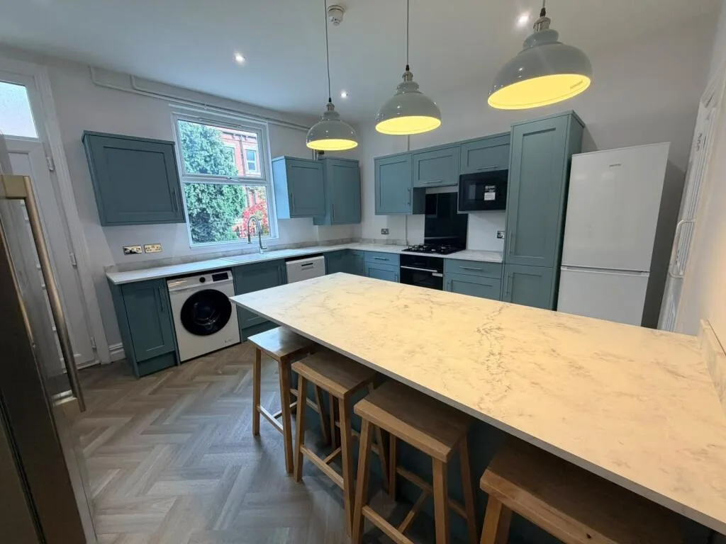 6 bedroom terraced house for rent
