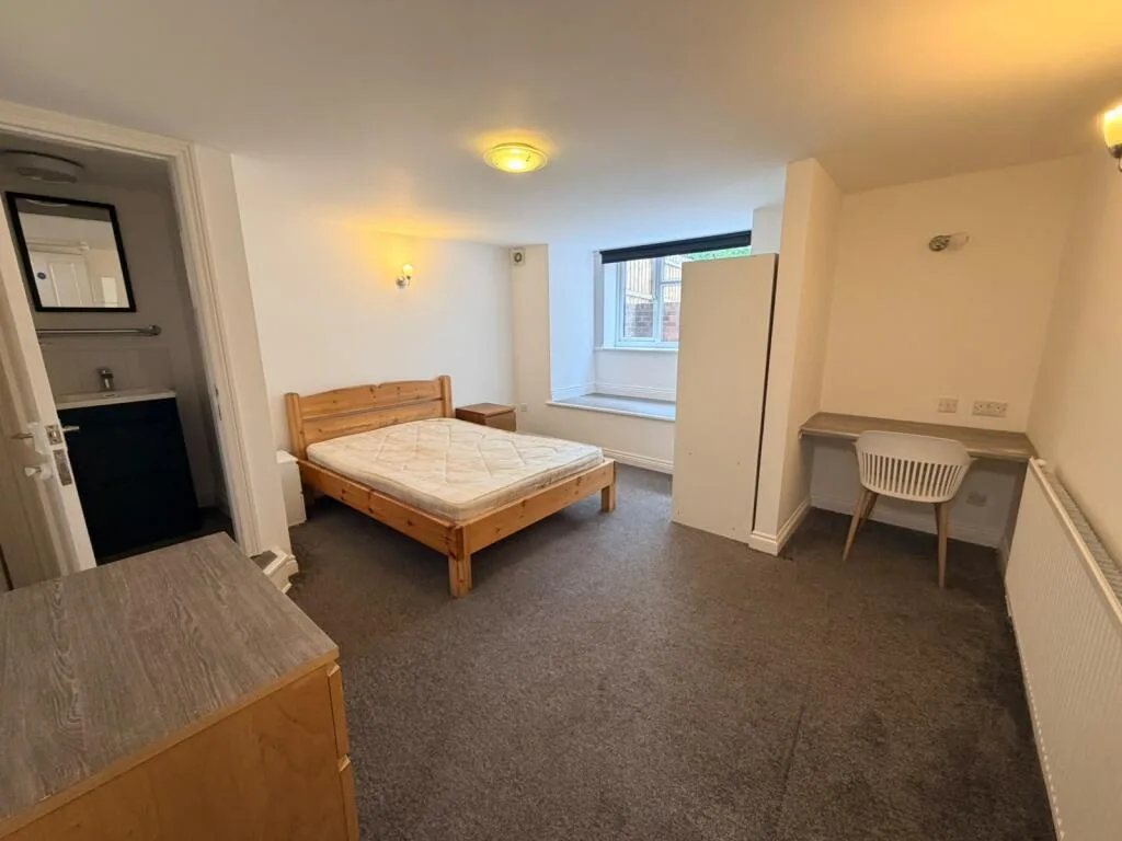 6 bedroom terraced house for rent