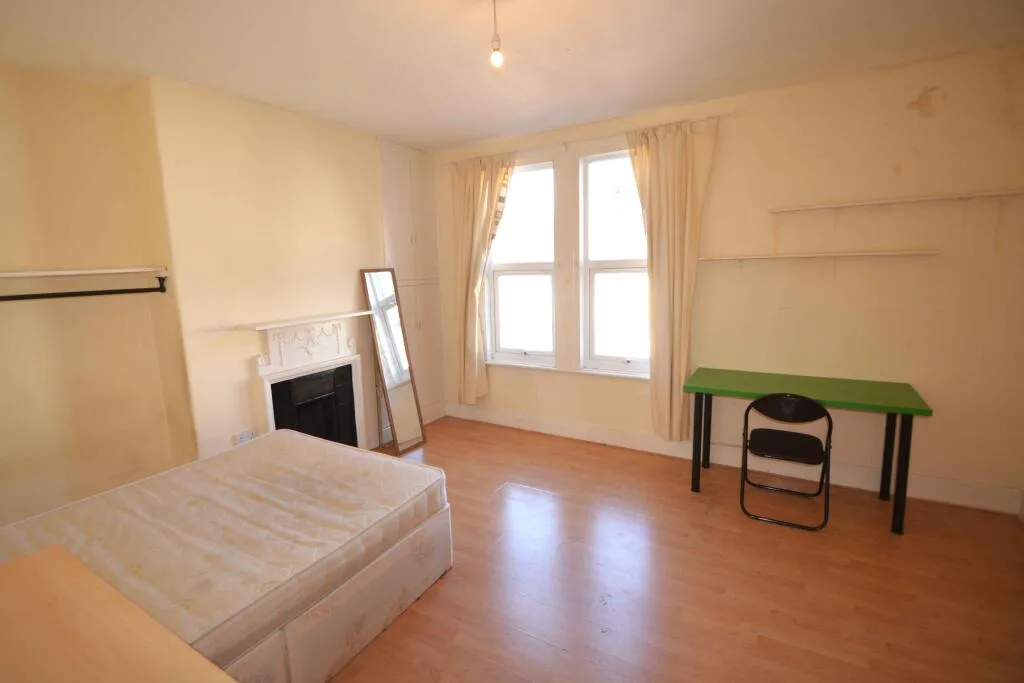 6 bedroom terraced house for rent