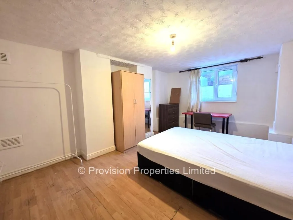 6 bedroom terraced house for rent