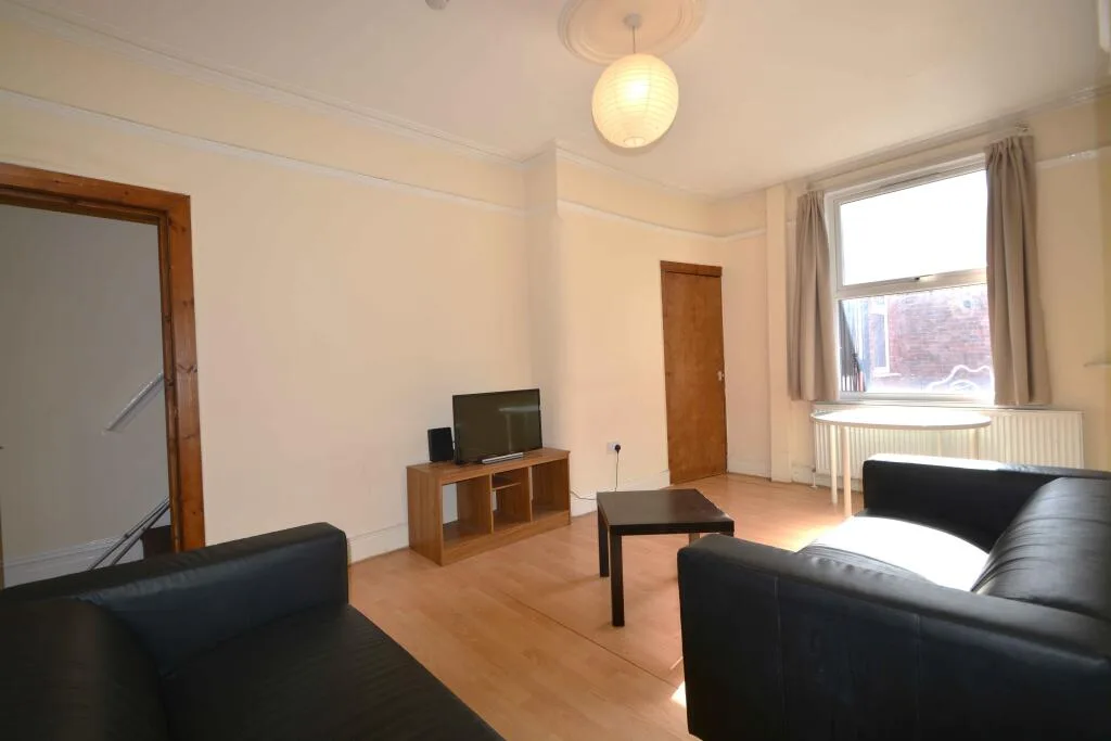 6 bedroom terraced house for rent