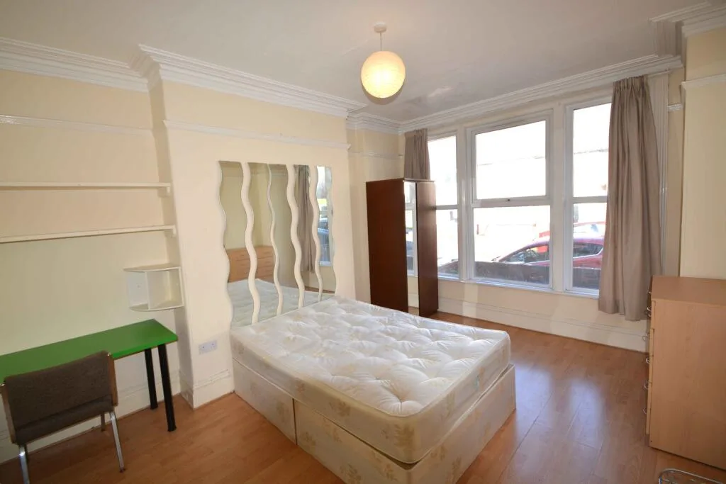 6 bedroom terraced house for rent