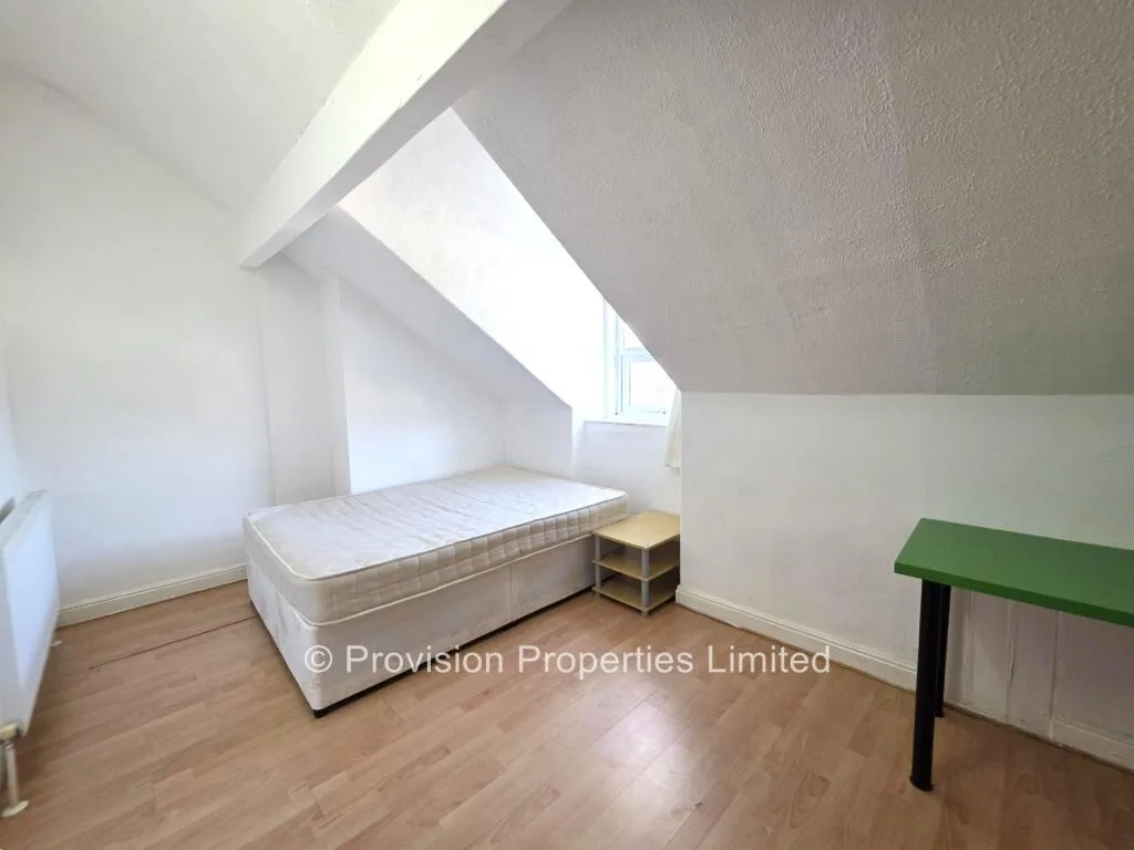 6 bedroom terraced house for rent