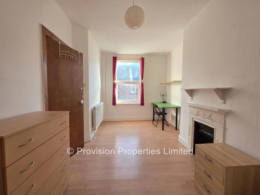 6 bedroom terraced house for rent