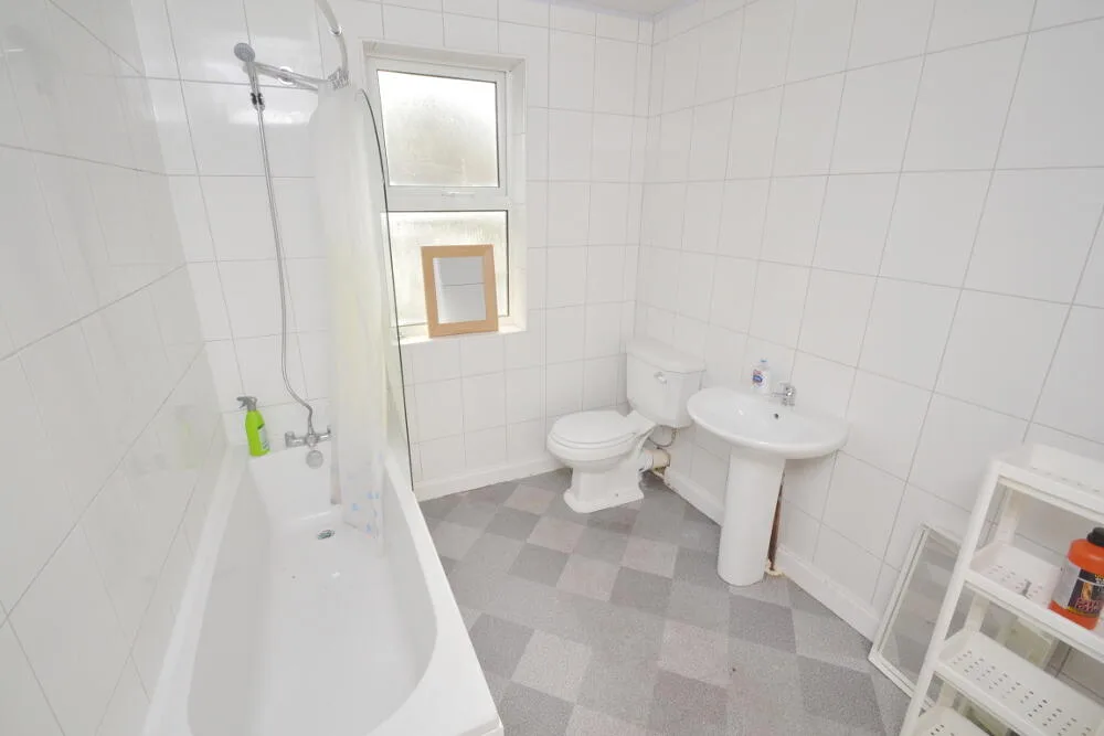 5 bedroom detached house for rent
