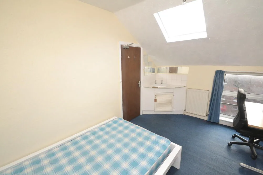 5 bedroom detached house for rent