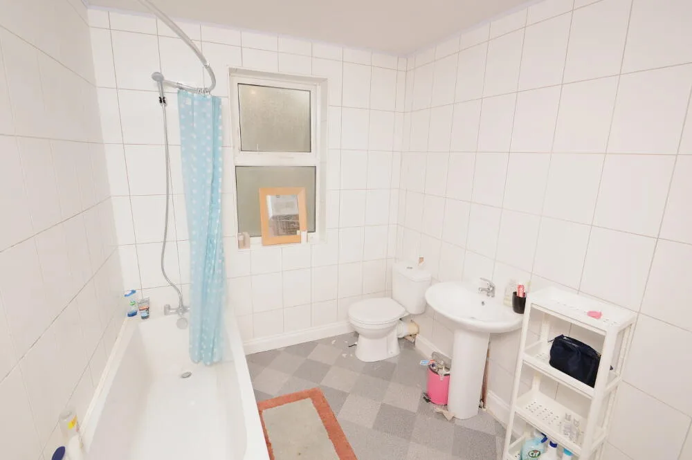 5 bedroom detached house for rent