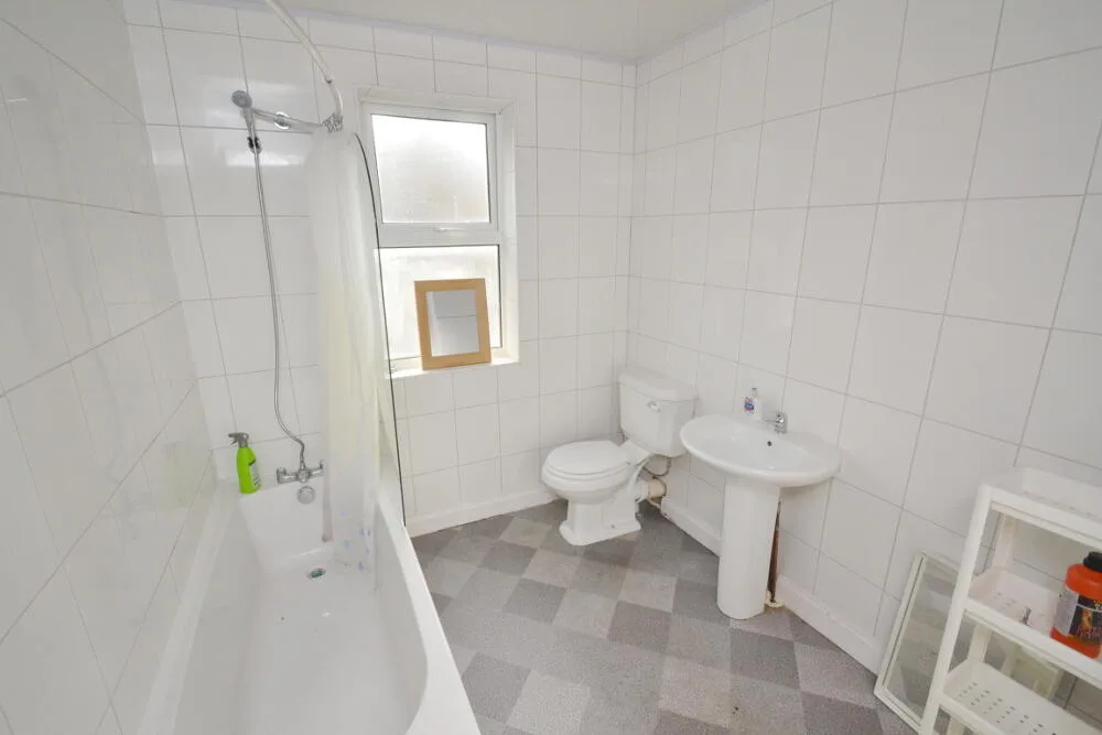 5 bedroom detached house for rent