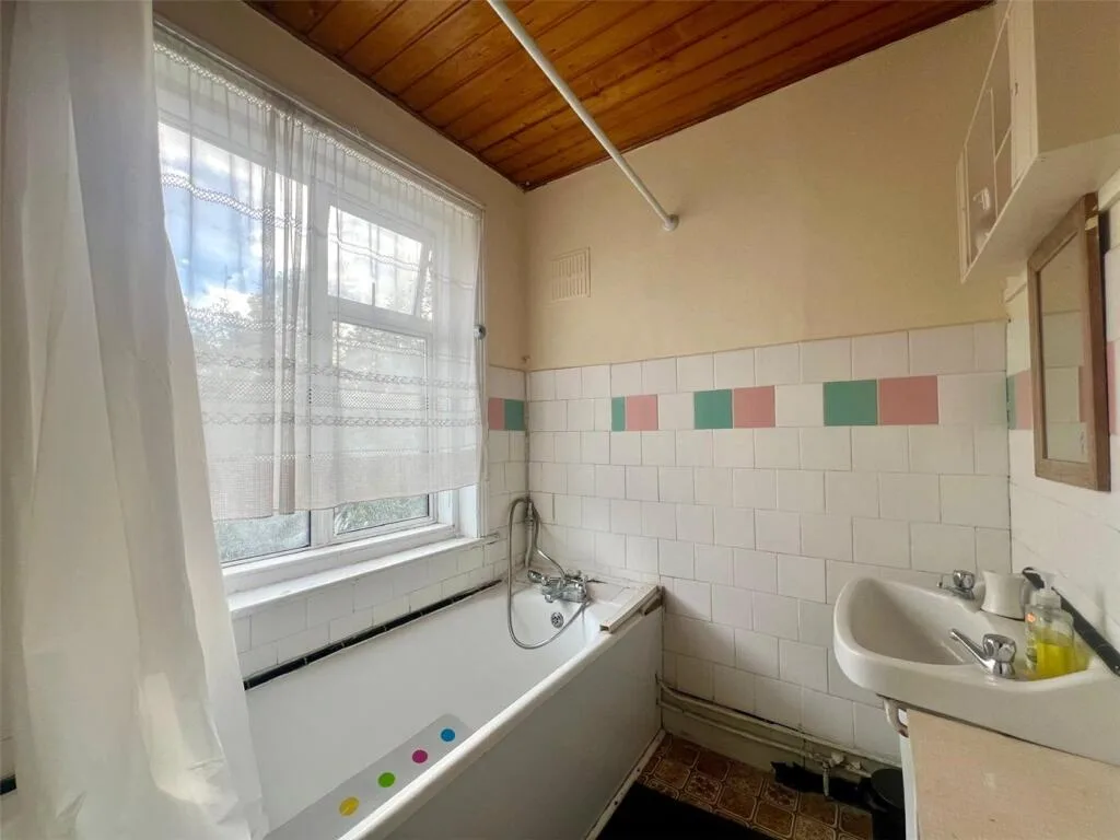 3 bedroom semi-detached house for rent