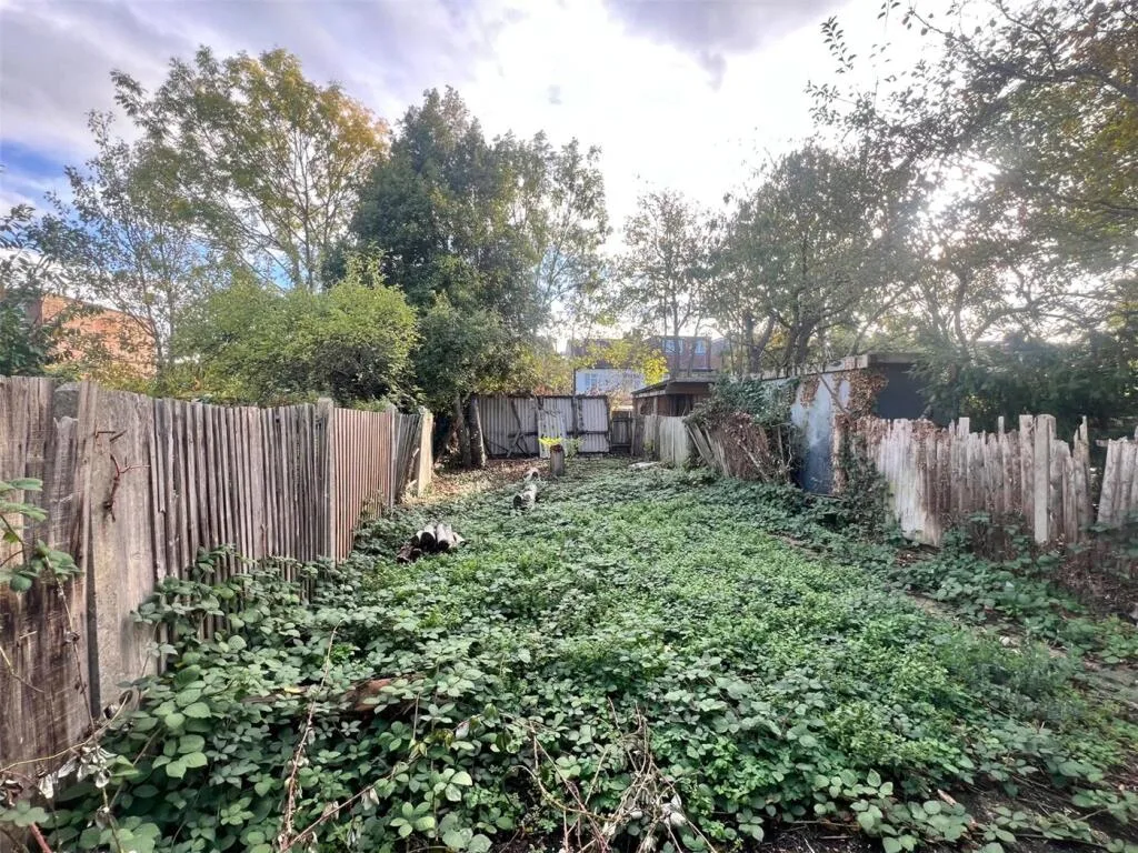 3 bedroom semi-detached house for rent