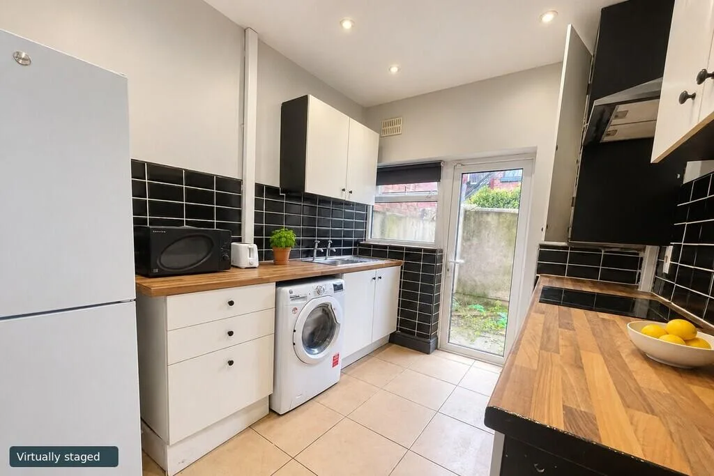 4 bedroom end of terrace house for rent