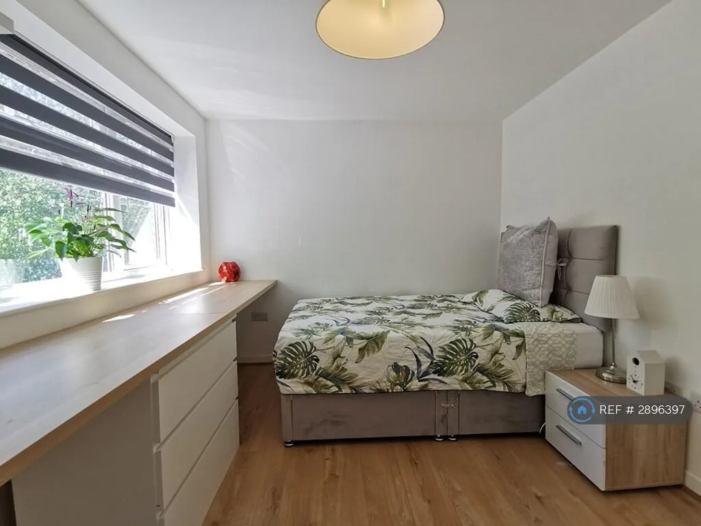 1 bedroom house share for rent