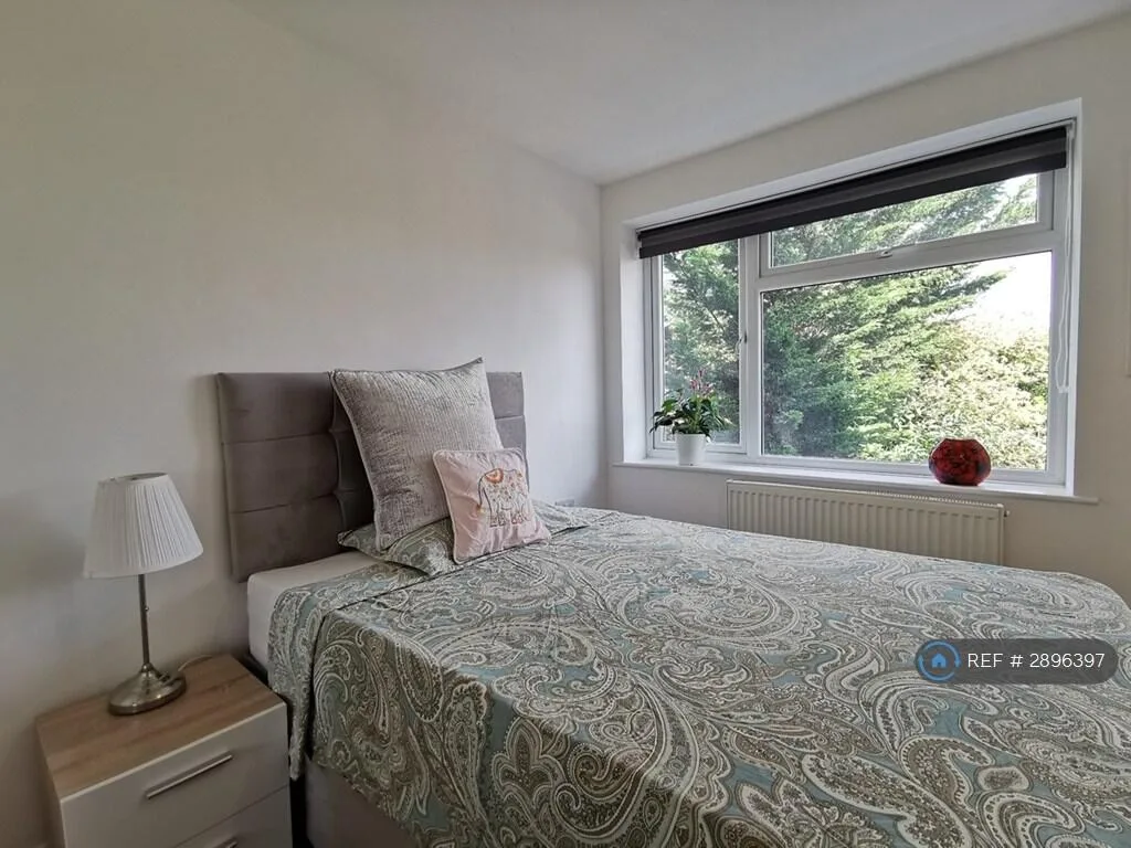 1 bedroom house share for rent