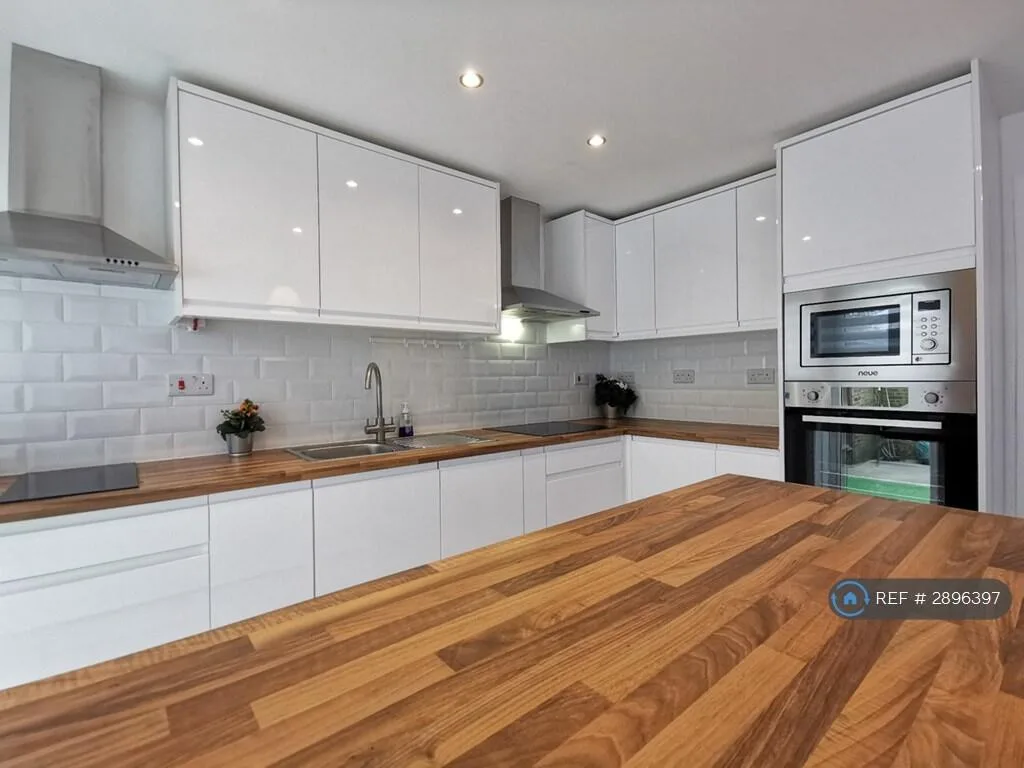 1 bedroom house share for rent