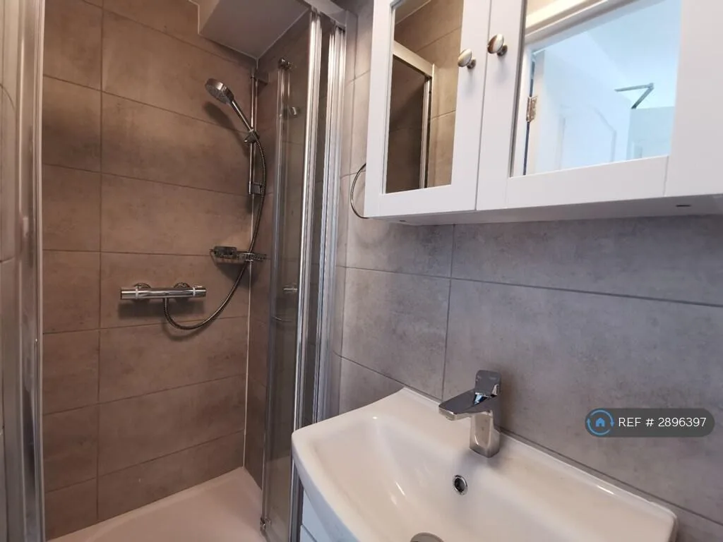 1 bedroom house share for rent