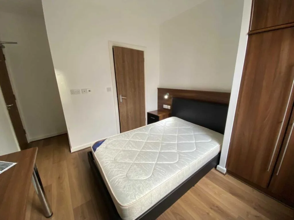 6 bedroom house for rent