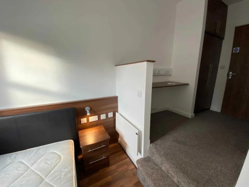 6 bedroom house for rent