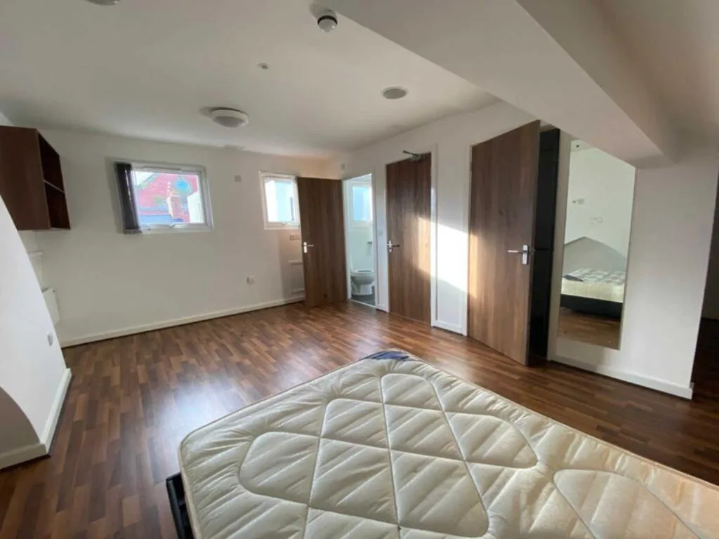 6 bedroom house for rent