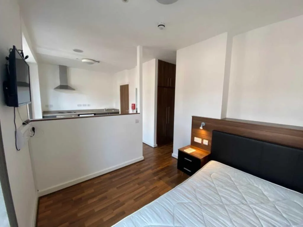 6 bedroom house for rent