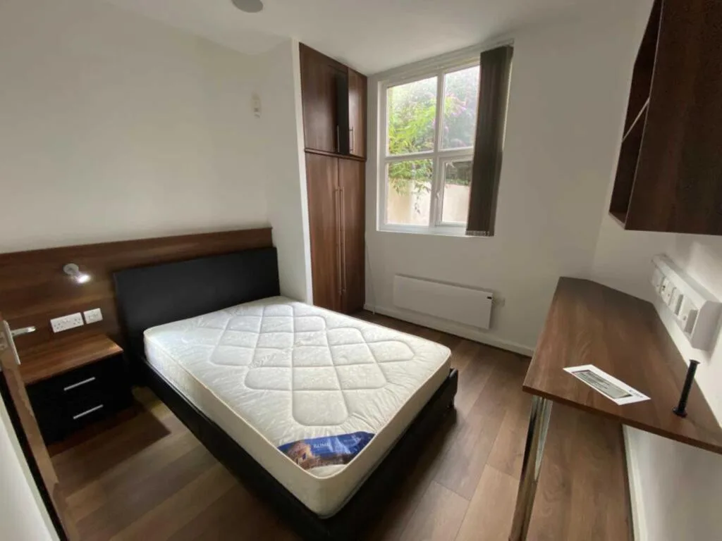 6 bedroom house for rent