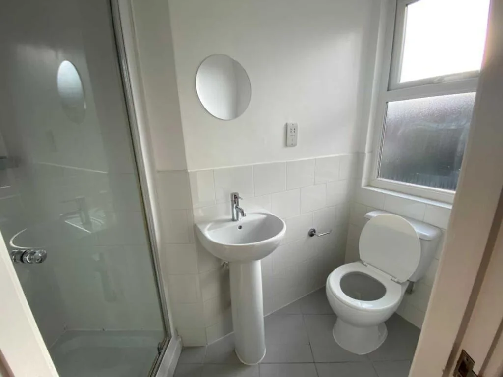 6 bedroom house for rent