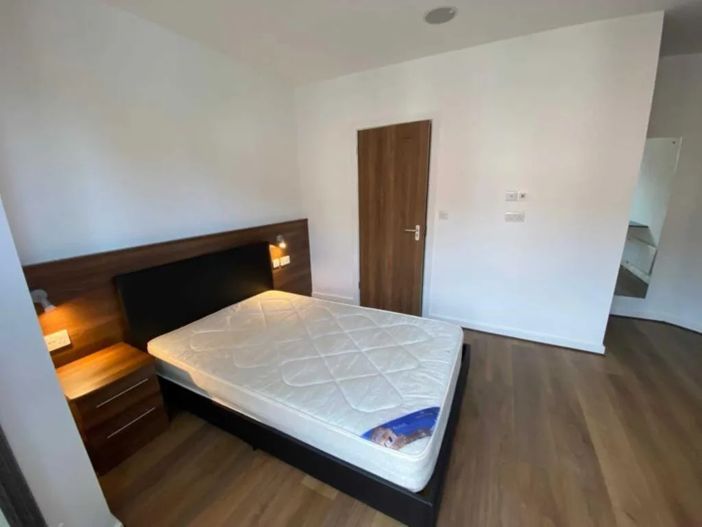 6 bedroom house for rent