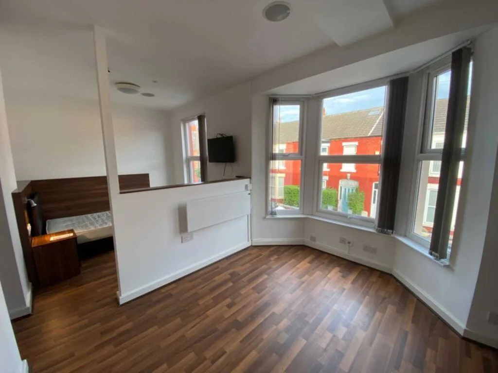 6 bedroom house for rent
