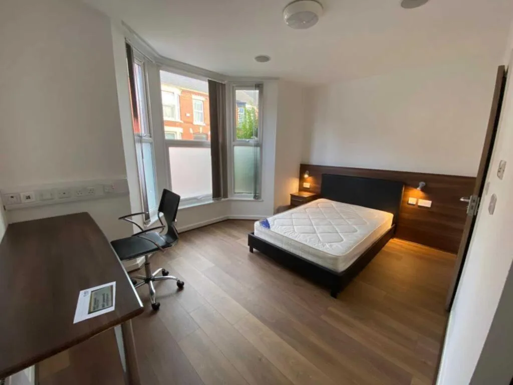 6 bedroom house for rent