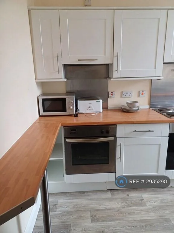 4 bedroom flat for rent