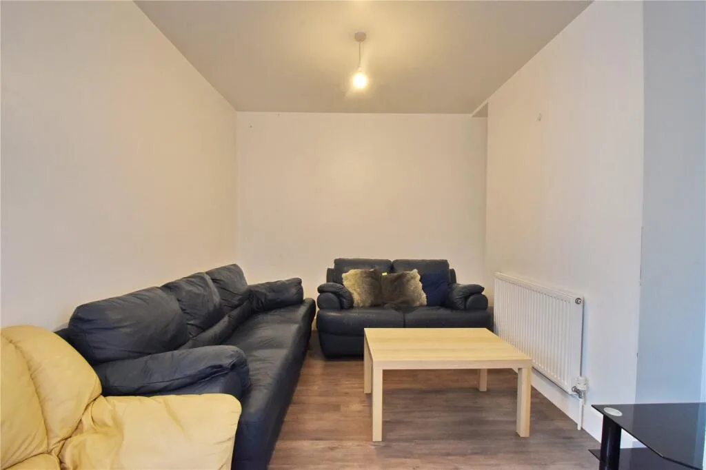 6 bedroom house for rent