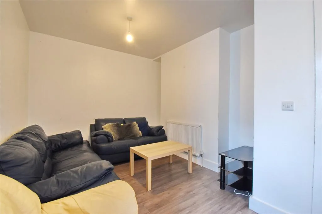 6 bedroom house for rent