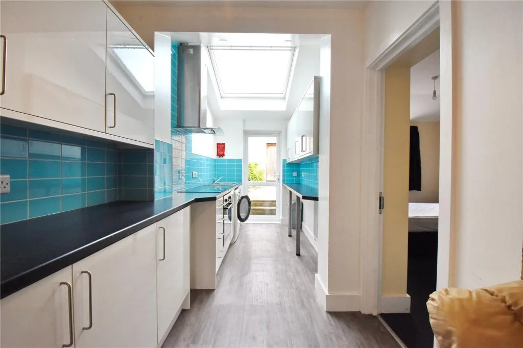 6 bedroom house for rent