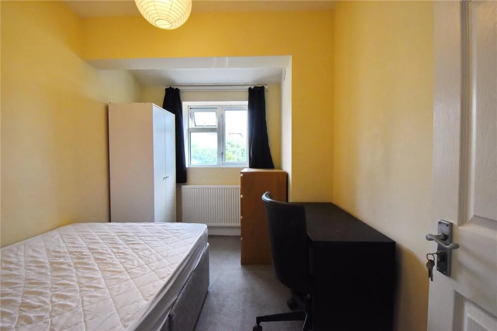 6 bedroom house for rent