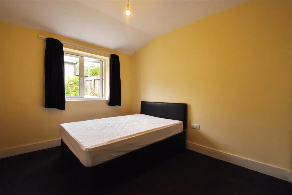 6 bedroom house for rent