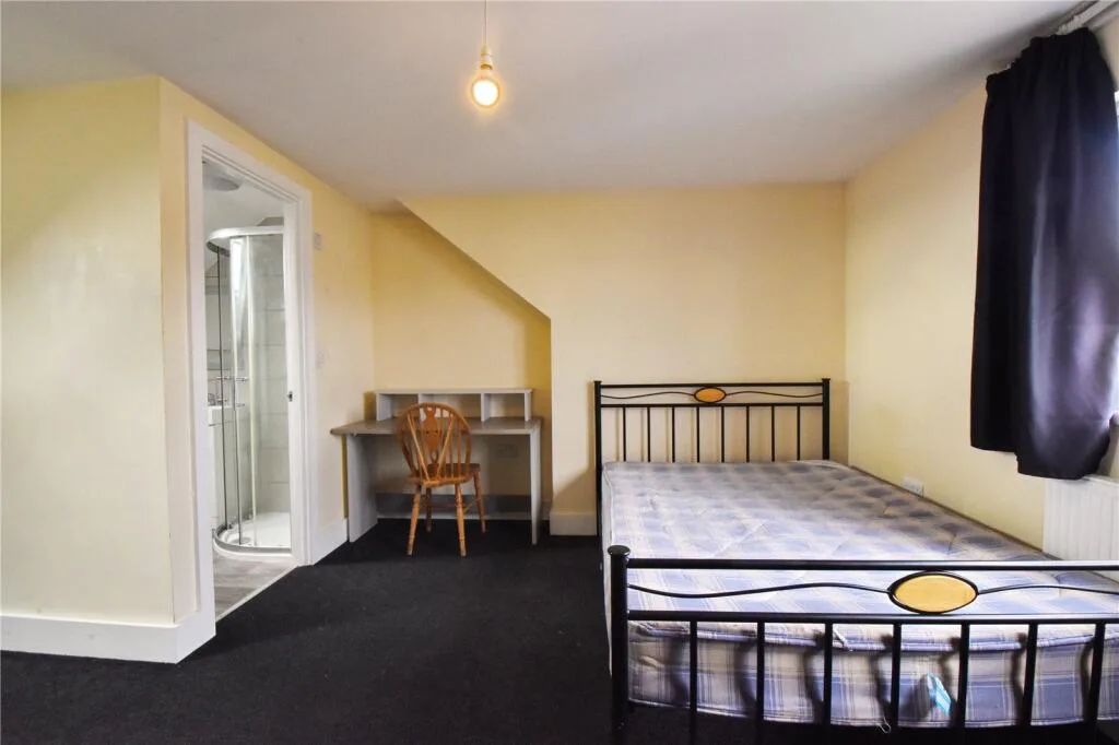 6 bedroom house for rent