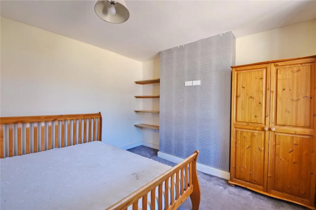 6 bedroom semi-detached house for rent
