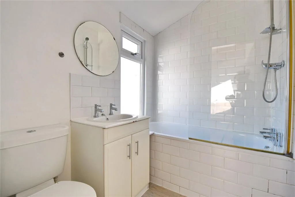 6 bedroom semi-detached house for rent