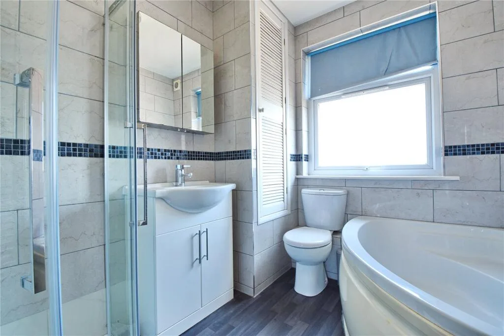 6 bedroom semi-detached house for rent