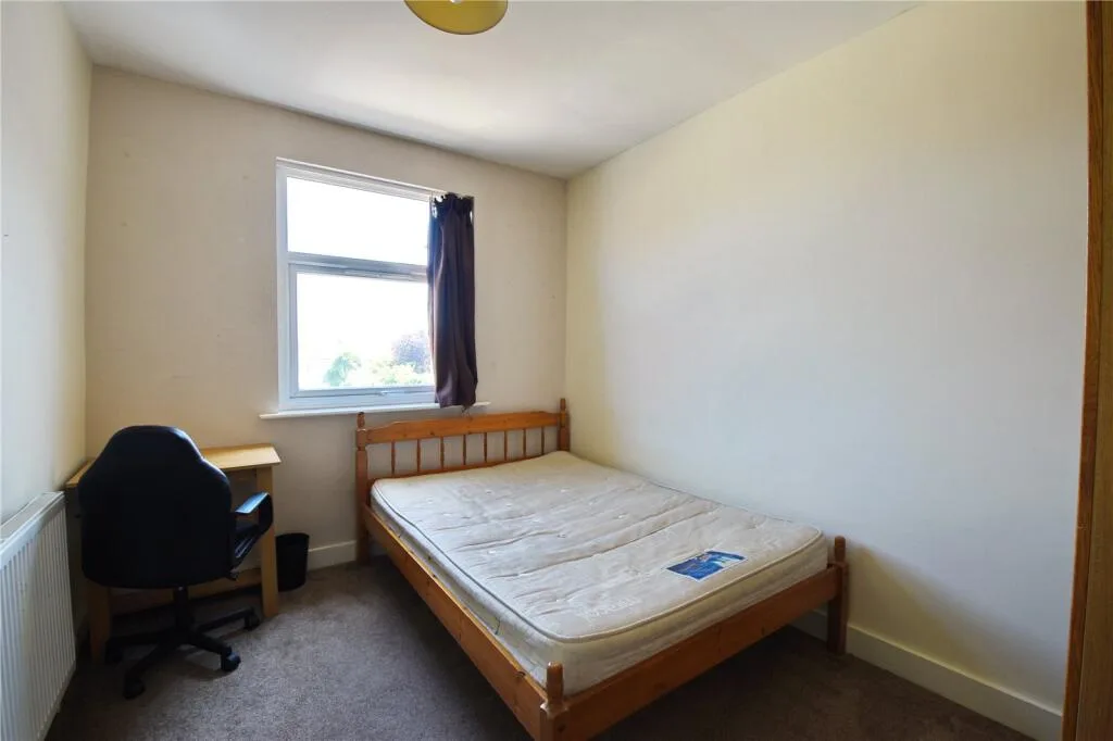 6 bedroom semi-detached house for rent
