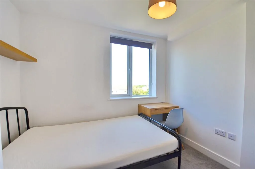 6 bedroom semi-detached house for rent