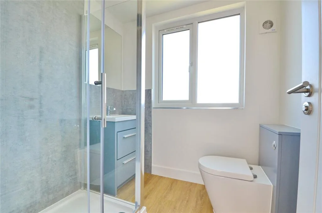 6 bedroom semi-detached house for rent