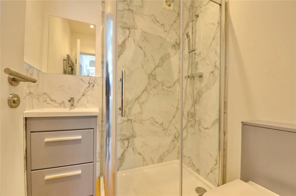 6 bedroom semi-detached house for rent