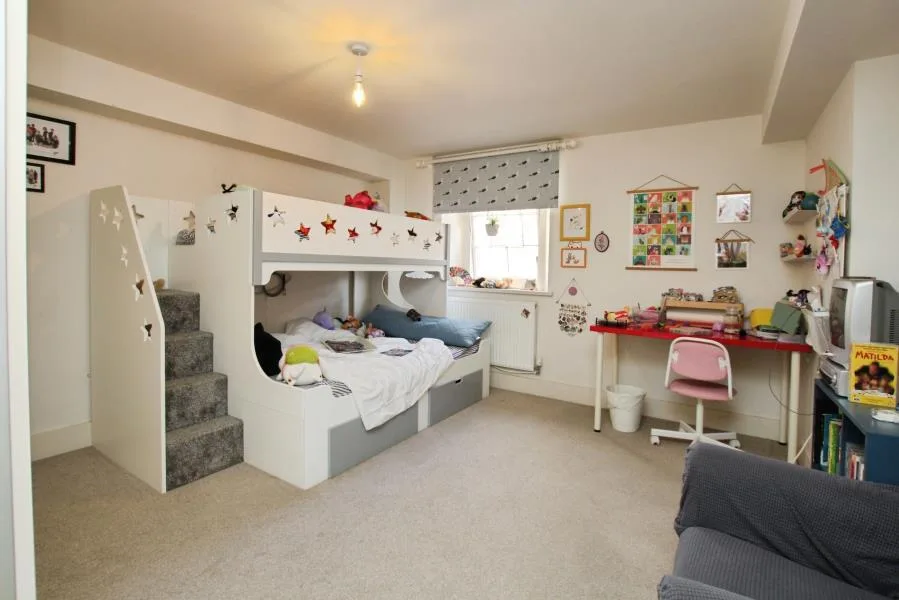 4 bedroom terraced house for rent