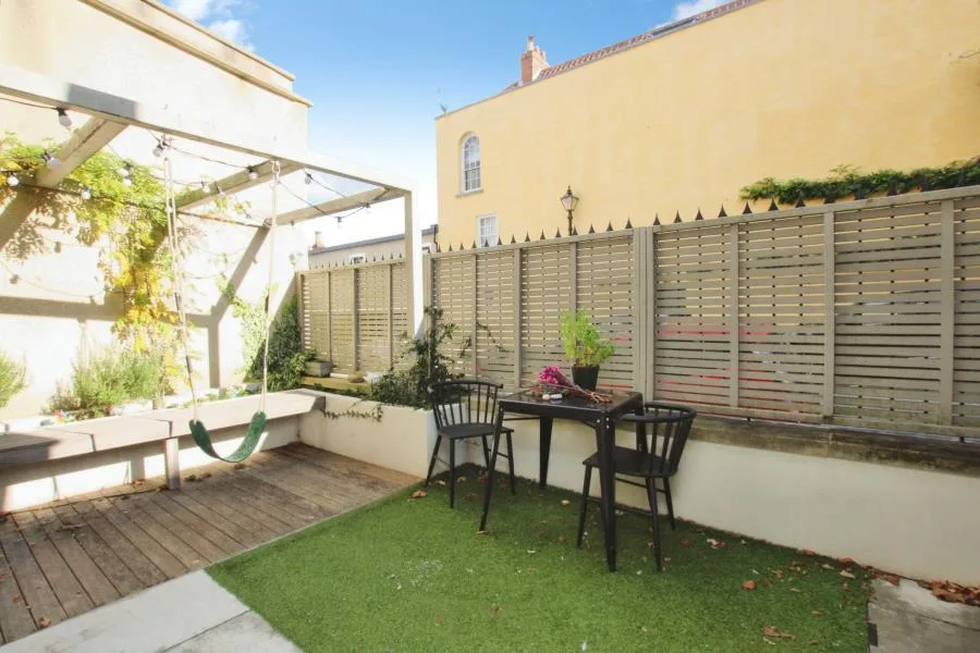 4 bedroom terraced house for rent