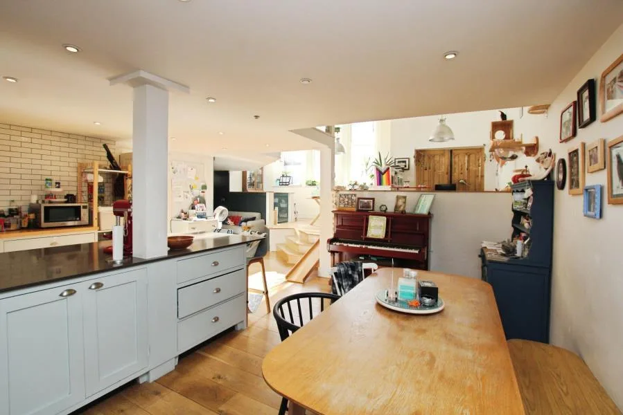 4 bedroom terraced house for rent
