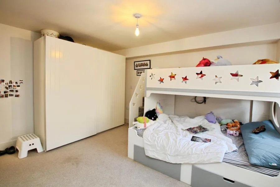 4 bedroom terraced house for rent
