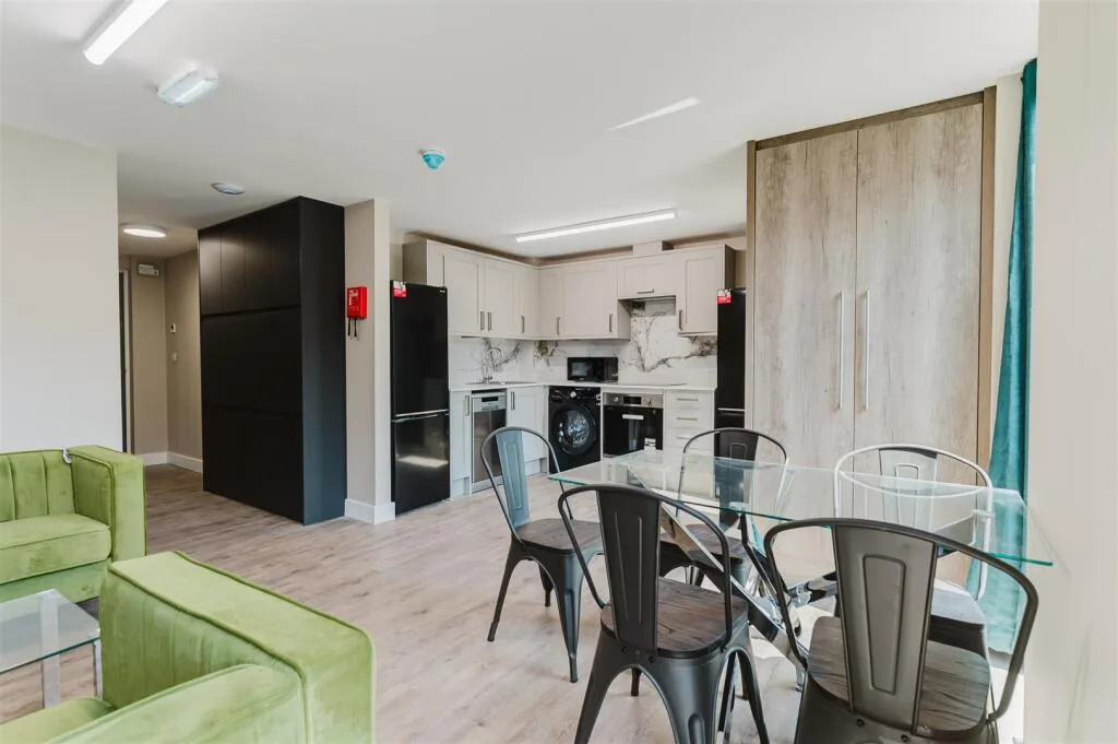 5 bedroom apartment for rent