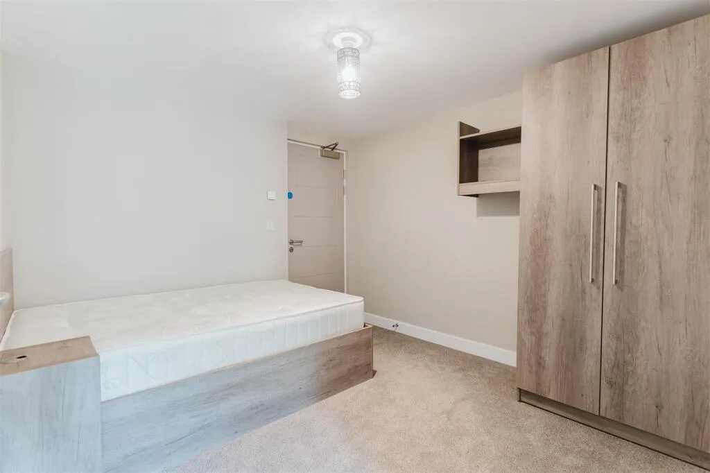 5 bedroom apartment for rent